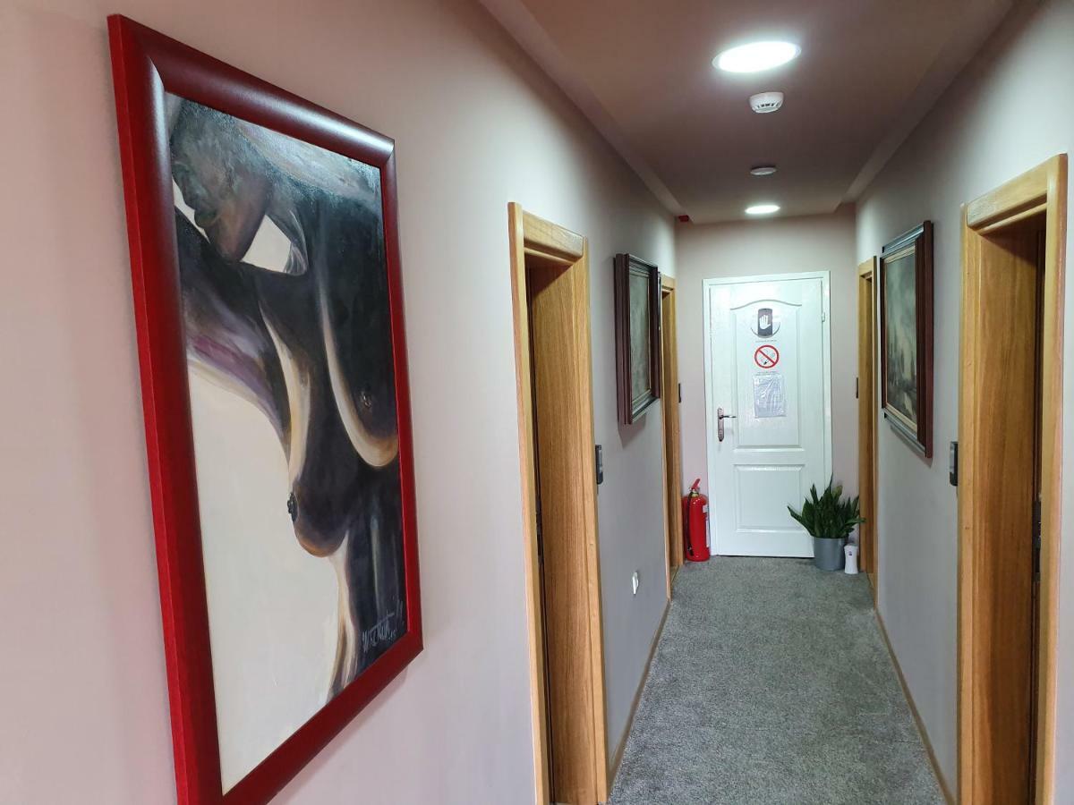 Oldbrick Pub Hotel Sombor Exterior photo