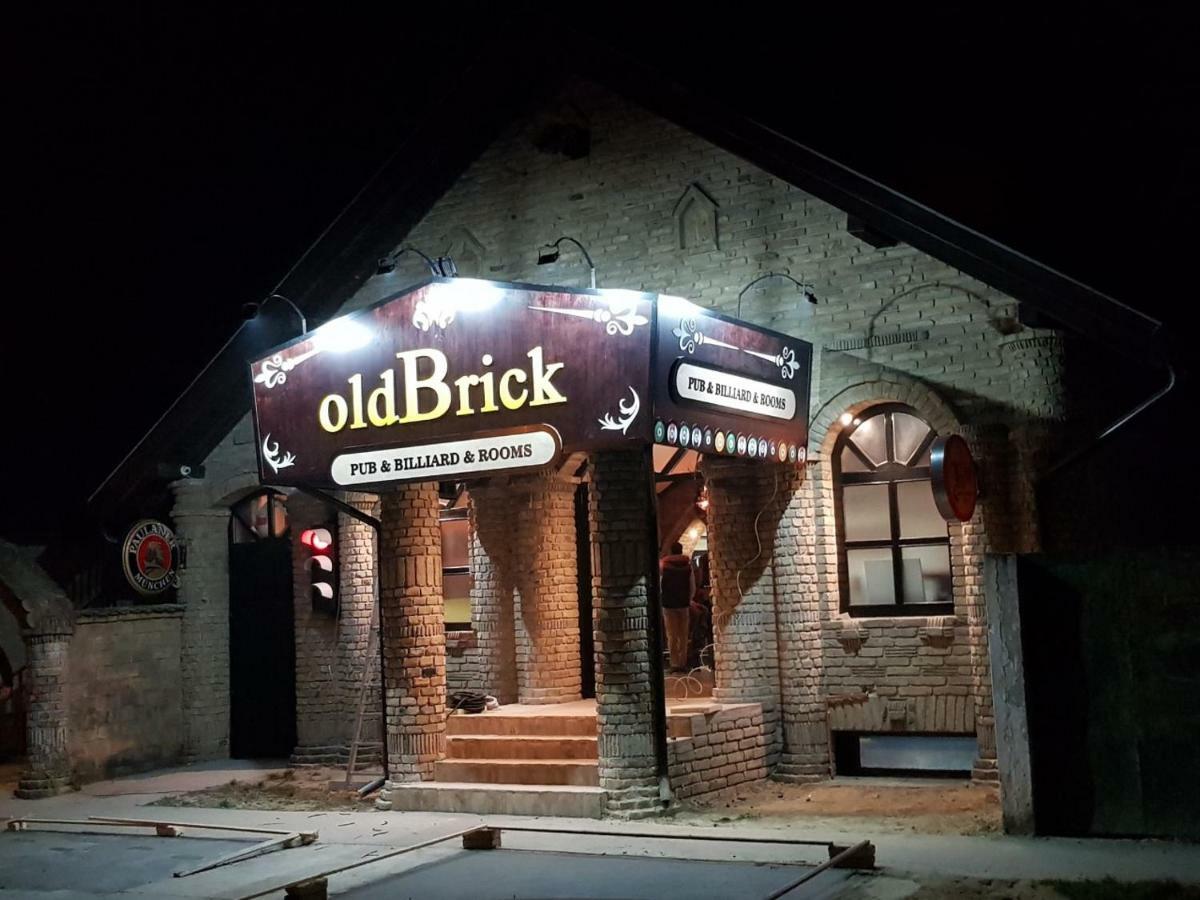 Oldbrick Pub Hotel Sombor Exterior photo