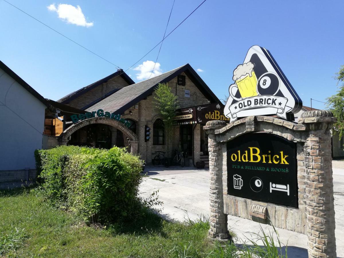 Oldbrick Pub Hotel Sombor Exterior photo